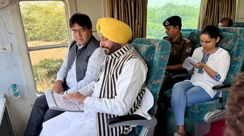 ਮੰਤਰੀ ਰਵਨੀਤ ਬਿੱਟੂ ਨੇ ਅਹਿਮਦਾਬਾਦ ਤੋਂ ਦਾਹੋਦ ’ਚ ਇਲੈਕਟ੍ਰਿਕ ਲੋਕੋਮੋਟਿਵ ਪ੍ਰਾਜੈਕਟ ਦਾ ਕੀਤਾ ਦੌਰਾ