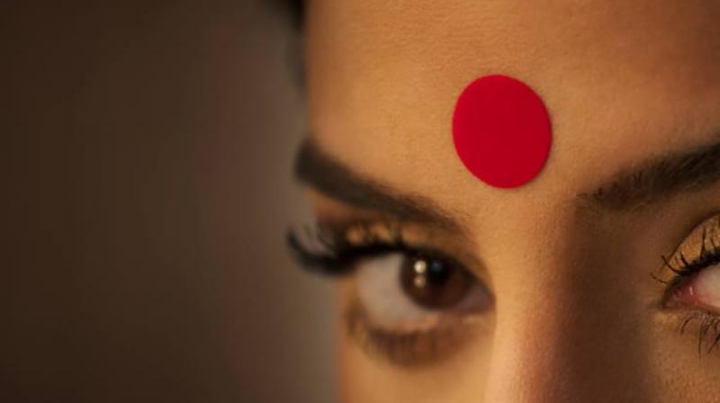  The female professor claimed that the police officer was disturbed by the dotting