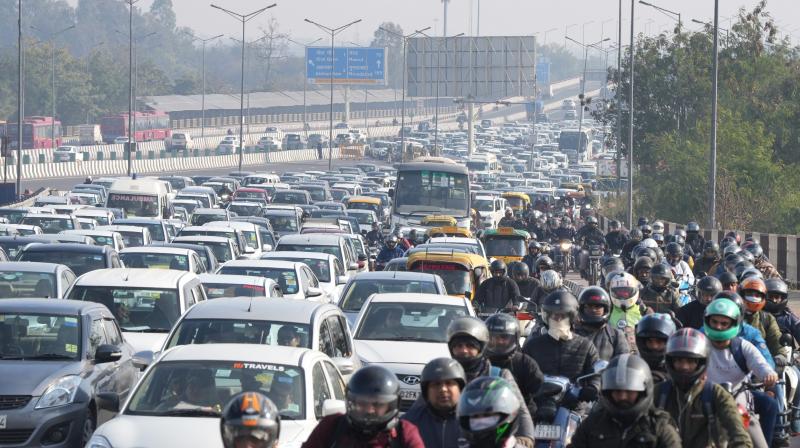 Heavy jam on Delhi-Noida border due to farmers' protest