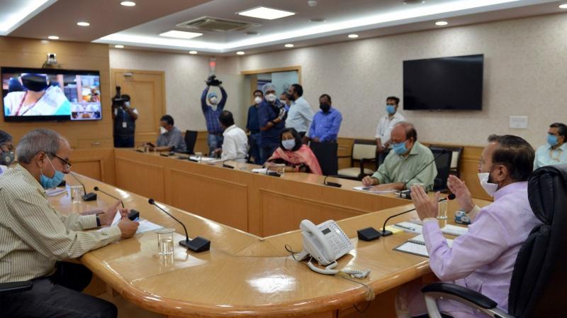 ਕਈ ਕੇਂਦਰੀ ਮੰਤਰੀ ਤੇ ਅਧਿਕਾਰੀ ਦਫ਼ਤਰਾਂ 'ਚ ਪੁੱਜੇ, ਕੰਮ ਸ਼ੁਰੂ ਕੀਤਾ