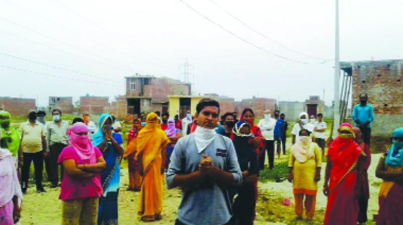 ਪਿੰਡ ਲੋਹਾਰਾ 'ਚ ਪ੍ਰਵਾਸੀ ਮਜ਼ਦੂਰਾਂ ਨੂੰ ਰਾਸ਼ਨ ਨਾ ਮੁਹਈਆ ਕਰਵਾਉਣ 'ਤੇ ਨਾਹਰੇਬਾਜ਼ੀ