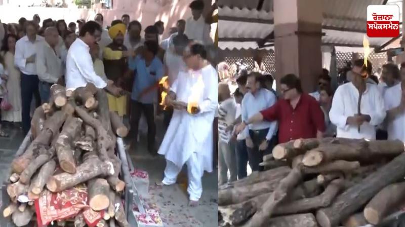 Actor-director Manoj Kumar cremated News in punjabi 