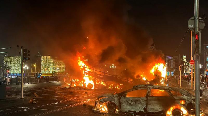 Violent clashes break out in Dublin after knife attack