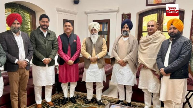 ‘‘ਆਪ’’ ਪੰਜਾਬ ਦੇ ਪ੍ਰਧਾਨ ਅਮਨ ਅਰੋੜਾ ਨੇ ਡੇਰਾ ਬਿਆਸ ਮੁਖੀ ਬਾਬਾ ਗੁਰਿੰਦਰ ਸਿੰਘ ਢਿੱਲੋਂ ਦਾ ਲਿਆ ਅਸ਼ੀਰਵਾਦ