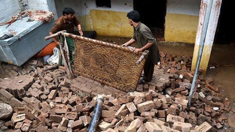  Roof collapse kills 6 in Pakistan