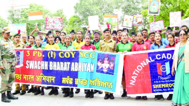 Students taking out a rally under Swachh Bharat Abhiyan