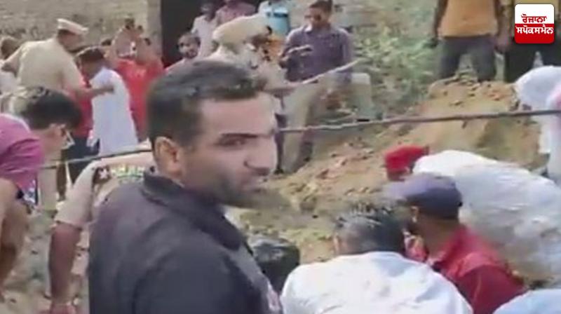  ਬੱਚੇ ਨੂੰ ਬੋਰਵੈਲ ਵਿਚੋਂ ਕੱਢਣ ਲਈ ਬਚਾਅ ਕਾਰਜ ’ਚ ਲੱਗੀਆਂ ਟੀਮਾਂ   