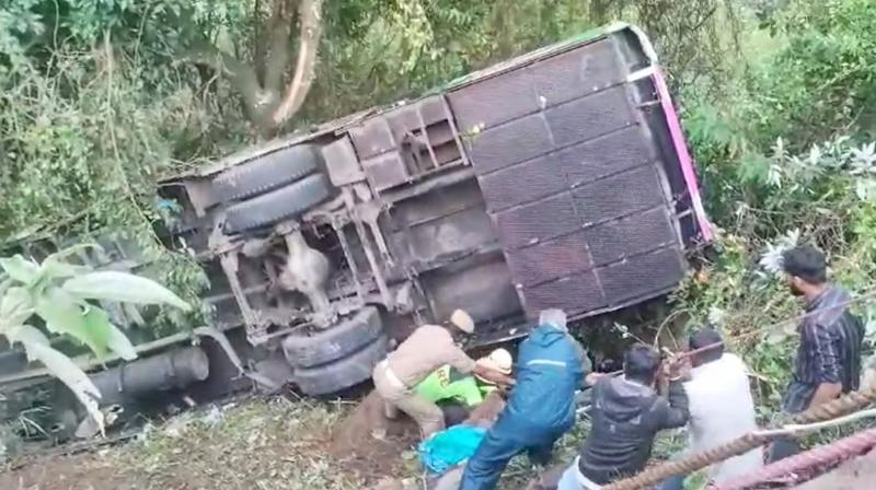 21 police and home guard personnel injured due to bus overturn in Betul