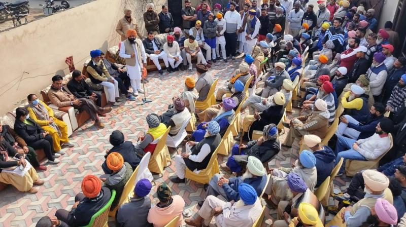 Residents of village Rakba held a meeting in favor of Captain Sandhu