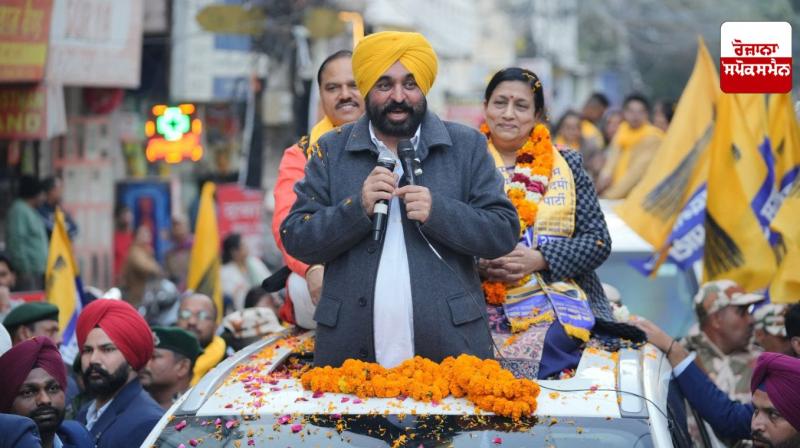 ਮੁੱਖ ਮੰਤਰੀ ਭਗਵੰਤ ਮਾਨ ਦਿੱਲੀ ’ਚ ਰੋਡ ਸ਼ੋਅ ਕਰਦੇ ਹੋਏ 