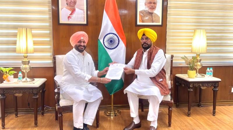 KULDEEP SINGH DHALIWAL MEETS RAVNEET SINGH BITTU