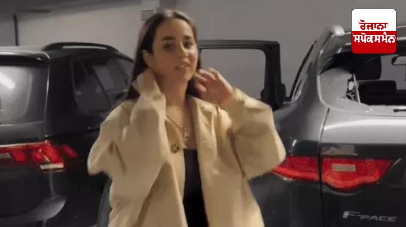 Punjabi singer Sunanda Sharma: Punjabi singer Sunanda Sharma became the target of thieves in London.