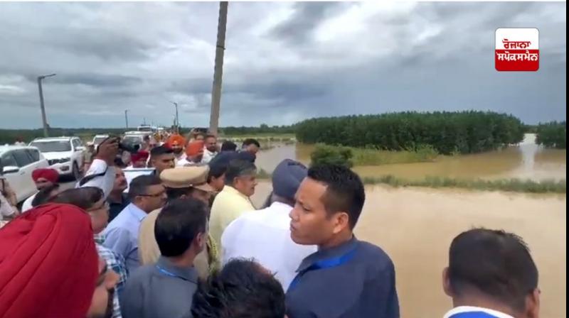 ਪੰਜਾਬ ਦੇ ਰਾਜਪਾਲ ਵਲੋਂ ਹੁਸ਼ਿਆਰਪੁਰ ਦੇ ਹੜ੍ਹ ਪ੍ਰਭਾਵਿਤ ਇਲਾਕਿਆਂ ਦਾ ਕੀਤਾ ਦੌਰਾ  