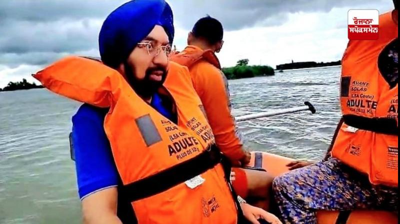 MP ਵਿਕਰਮਜੀਤ ਸਿੰਘ ਸਾਹਨੀ ਨੇ ਪੰਜਾਬ ਹੜ੍ਹ ਰਾਹਤ ਤੇ ਕਿਸਾਨਾਂ ਲਈ ਖੇਤੀਬਾੜੀ ਸਮੱਗਰੀ ਲਈ 5 ਕਰੋੜ ਦੇਣ ਦਾ ਕੀਤਾ ਐਲਾਨ