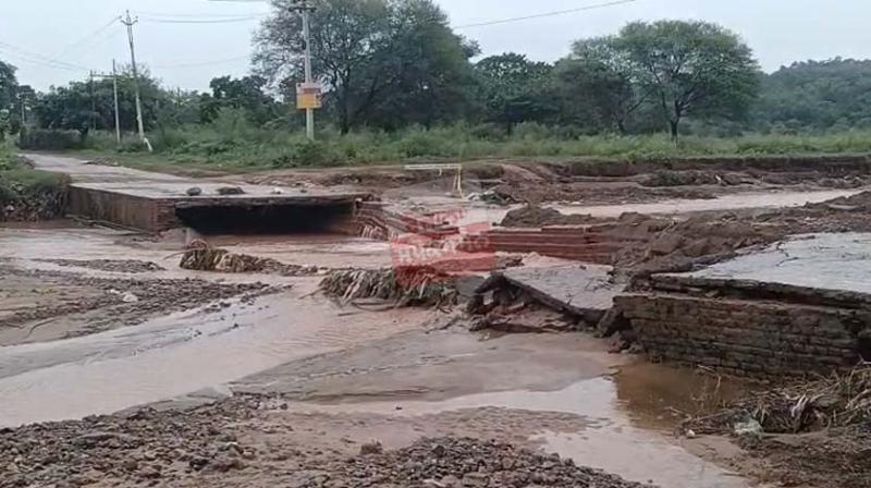 ਮੁਹਾਲੀ ਅਧੀਨ ਪੈਂਦੀ ਜੈਯੰਤੀ ਮਾਜਰੀ 'ਚ ਕਾਜ ਵੇ ਟੁੱਟਣ ਨਾਲ ਪੰਜ ਪਿੰਡਾਂ ਦਾ ਸੰਪਰਕ ਟੁੱਟਿਆ