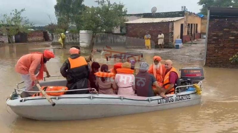 ਮਨੀਸ਼ ਸਿਸੋਦੀਆ ਨੇ ਹੜ੍ਹ ਪ੍ਰਭਾਵਿਤ ਇਲਾਕਿਆਂ ਦਾ ਕੀਤਾ ਦੌਰਾ 