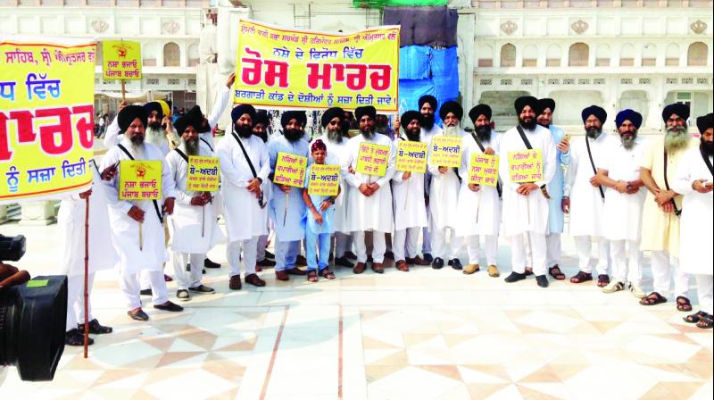 Shiromani Ragi Sabha Members During Protesting 