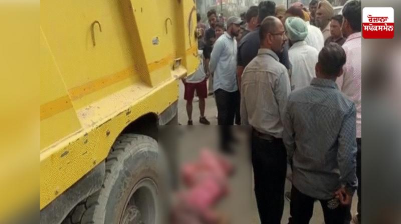 ਸੜਕ 'ਤੇ ਪਈ ਔਰਤ ਦੀ ਲਾਸ਼