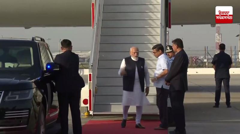 Modi returns from Saudi Arabia after terror attacks in Kashmir