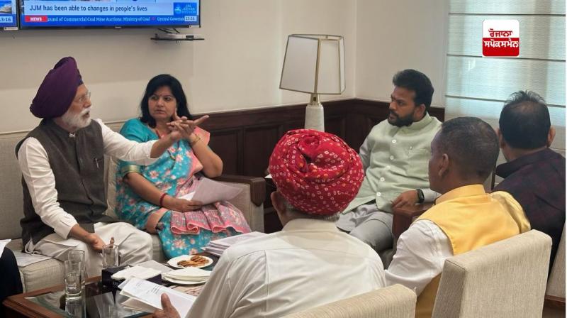 ਮੈਂਬਰ ਪਾਰਲੀਮੈਂਟ ਡਾ. ਅਮਰ ਸਿੰਘ ਨੇ ਕੇਂਦਰੀ ਹਵਾਬਾਜ਼ੀ ਮੰਤਰੀ ਰਾਮ ਮੋਹਨ ਨਾਇਡੂ ਨਾਲ ਮੁਲਾਕਾਤ ਕਰਦੇ ਹੋਏ 