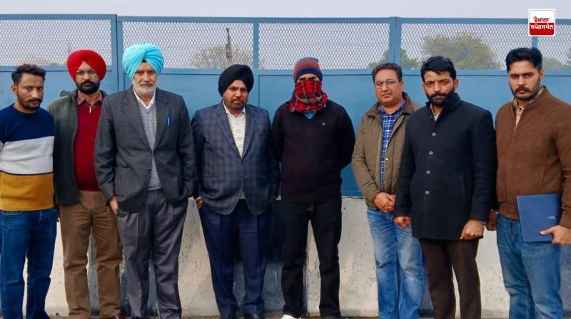 ਵਿਜੀਲੈਂਸ ਬਿਊਰੋ ਵੱਲੋਂ ਕਾਬੂ ਕੀਤਾ ਗਿਆ ਮੁਲਜ਼ਮ 