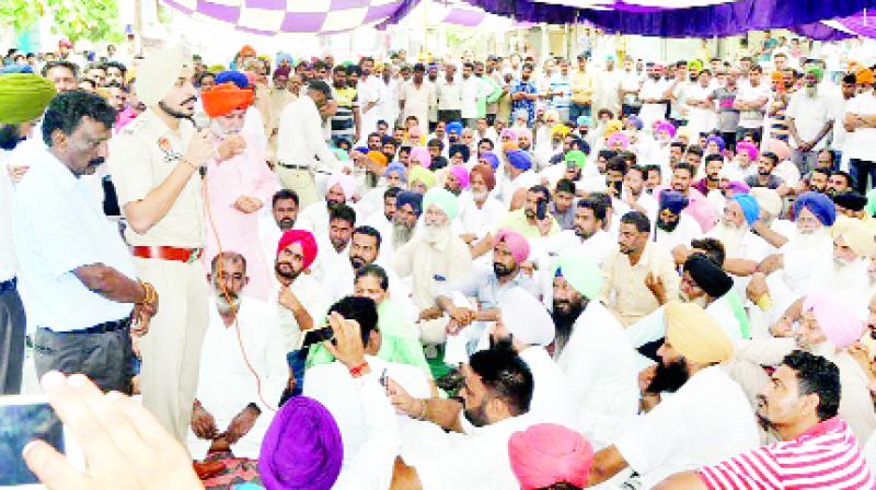 While giving assurance to the people on the dharna DSP Budhlada