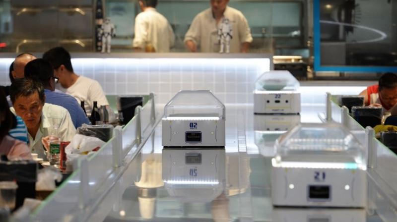 Chip labour: Robots replace waiters in China restaurant