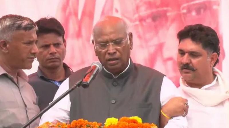 Mallikarjun Kharge's ill health while giving a speech on stage