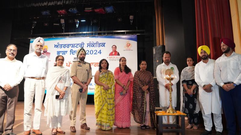ਪਟਿਆਲਾ 'ਚ ਅੰਤਰਰਾਸ਼ਟਰੀ ਸੰਕੇਤਿਕ ਭਾਸ਼ਾ ਦਿਵਸ ਦਾ ਰਾਜ ਪੱਧਰੀ ਸਮਾਗਮ ਦੀ ਸ਼ੁਰੂਆਤ ਕਰਦੇ ਹੋਏ ਡਾ. ਬਲਜੀਤ ਕੌਰ 
