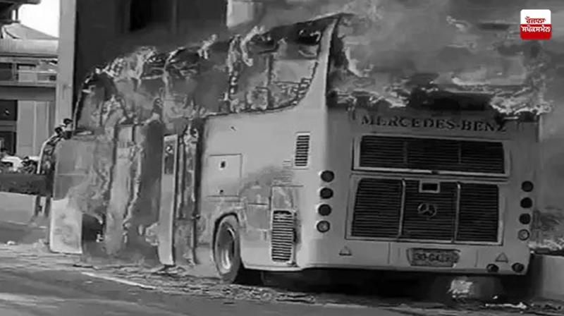 A school bus caught fire in Thailand, 25 students died