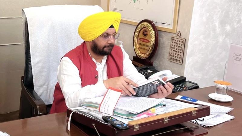 2 PSPCL clerks suspended for Rs 2.74 lakh scam news in punjabi 