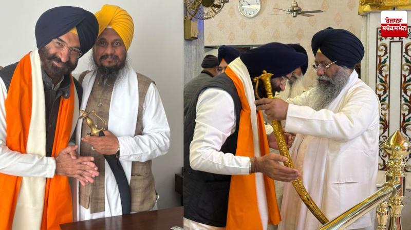 Giani Harpreet Singh blessed Manjinder Singh Sirsa, bestowed him with saropas