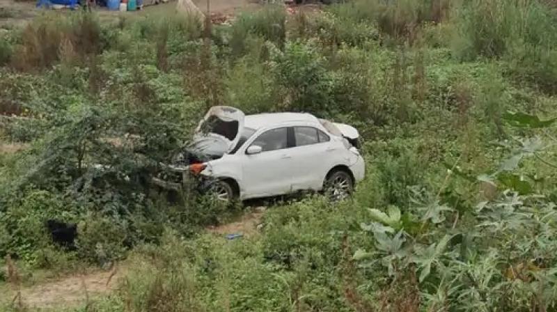 ਪੁਲ ਤੋਂ ਹੇਠਾਂ ਡਿੱਗੀ ਹੋਈ ਕਾਰ 