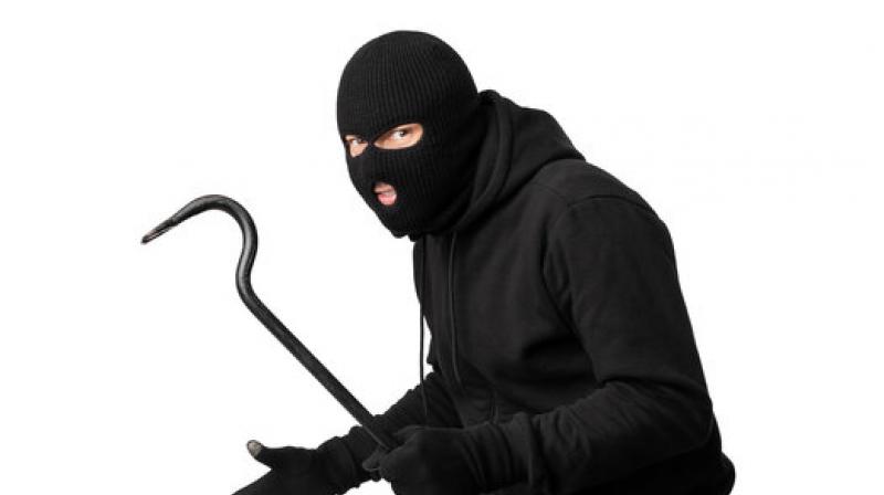 A major incident of robbery in Delhi