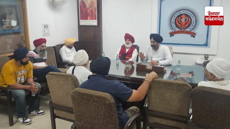 ਦਿੱਲੀ 'ਚ ਸ੍ਰੀ ਗੁਰੂ ਗ੍ਰੰਥ ਸਾਹਿਬ ਦੀ ਬੇਅਦਬੀ, ਦੁਕਾਨਦਾਰ ਨੇ ਪ੍ਰਸ਼ਾਸਨ ਦੀ ਕਾਰਵਾਈ ਤੋਂ ਬਚਣ ਲਈ ਸਰੂਪ ਨੂੰ ਬਣਾਇਆ ਢਾਲ