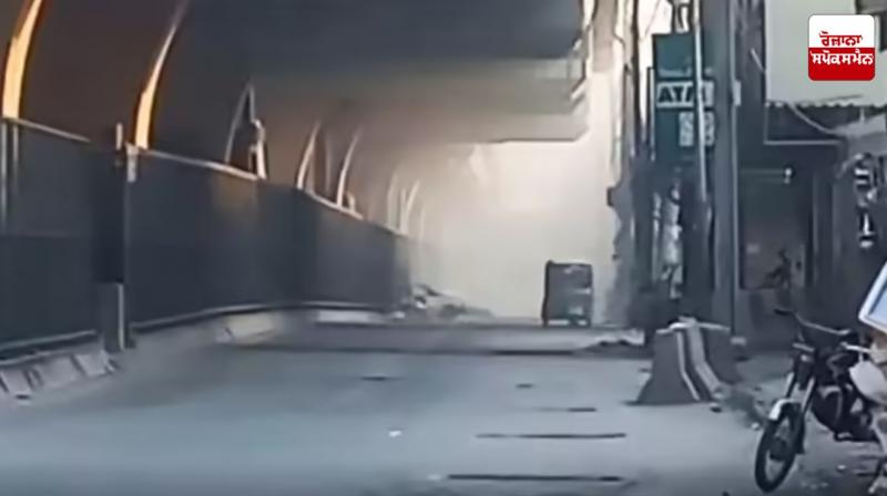 Suicide bomber attacks paramilitary force office in Peshawar