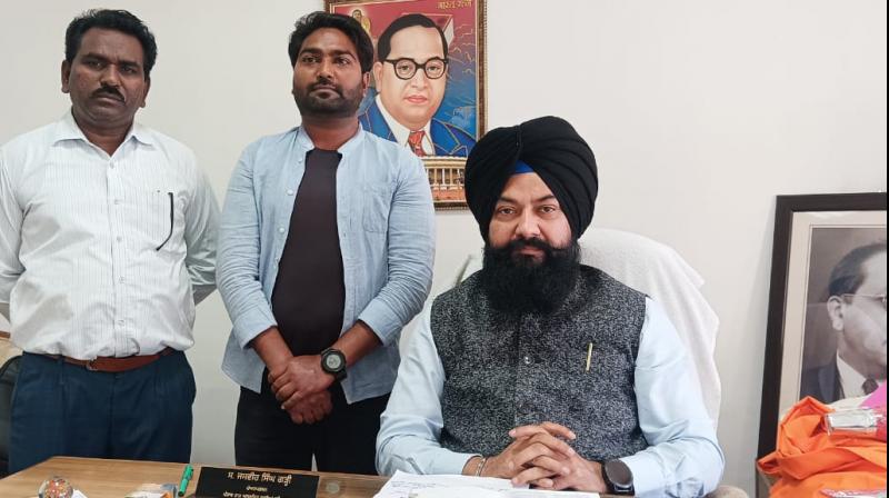 ਐਸ.ਸੀ.ਕਮਿਸਨ ਦੇ ਦਖਲ ਨਾਲ ਕਾਲਜ ਪ੍ਰਬੰਧਕਾਂ ਨੇ ਵਿਦਿਆਰਥੀ ਦੇ ਪਿਤਾ ਖ਼ਿਲਾਫ਼ ਦਾਇਰ ਚੈੱਕ ਬਾਉਂਸ ਦਾ ਮਾਮਲਾ ਵਾਪਸ ਲਿਆ