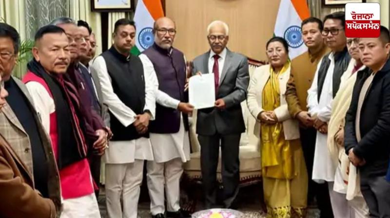 ਸੀਐਮ ਐਨ ਬੀਰੇਨ ਨੇ 9 ਫਰਵਰੀ ਨੂੰ ਆਪਣੇ ਅਹੁਦੇ ਤੋਂ ਅਸਤੀਫ਼ਾ ਦਿੰਦੇ ਹੋਏ 