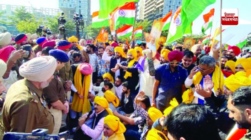 Police prevented BJP workers from inaugurating the statue of Bhagat Singh at the airport
