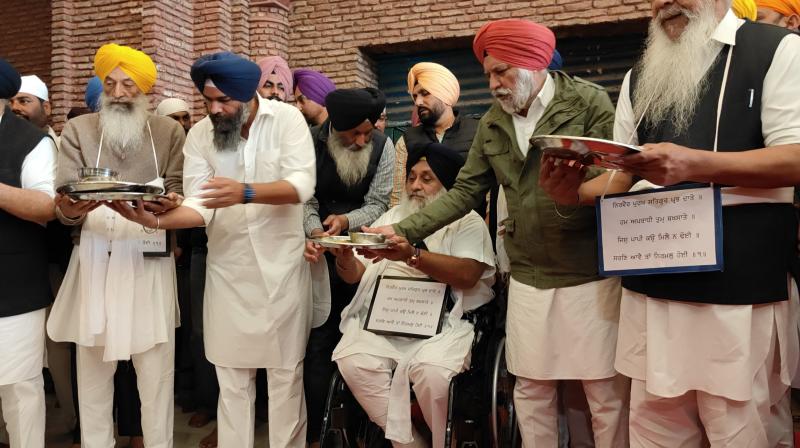 Sukhbir Singh Badal performed the service of Jutha pots at Darbar Sahib
