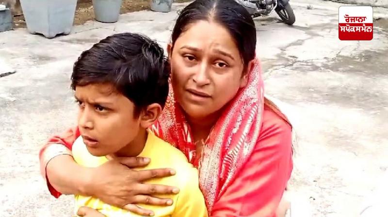  ਅੰਮ੍ਰਿਤਸਰ ਦੇ ਜੰਡਿਆਲਾ ਗੁਰੂ ਦੇ ਫ਼ੌਜੀ ਪਰਿਵਾਰ ਦਾ ਬੱਚਾ ਇਸ਼ਮੀਤ ਸਿੰਘ ਲੜ ਰਿਹੈ ਹੈ DMD ਬਿਮਾਰੀ ਨਾਲ 