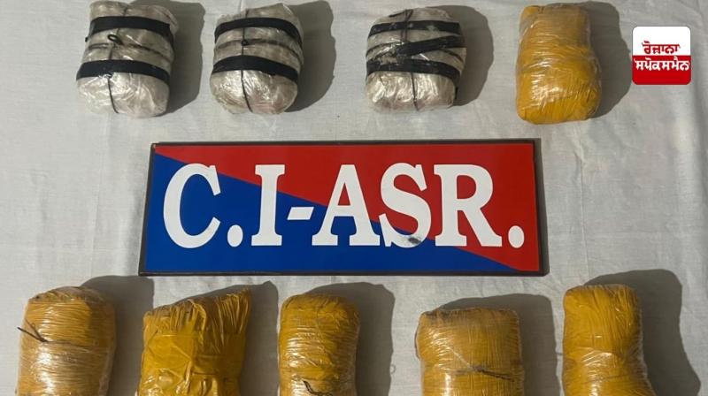 ਸਰਹੱਦ ਪਾਰੋਂ ਨਸ਼ਾ ਤਸਕਰੀ ਕਰਨ ਵਾਲੇ ਨੈੱਟਵਰਕ ਦਾ ਅੰਮ੍ਰਿਤਸਰ 'ਚ ਪਰਦਾਫਾਸ਼, 5 ਕਿਲੋ ਹੈਰੋਇਨ ਸਮੇਤ ਚਾਰ ਗ੍ਰਿਫ਼ਤਾਰ