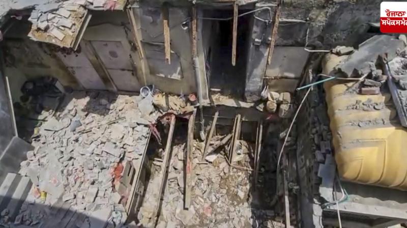 Delhi Two-storey building collapses News