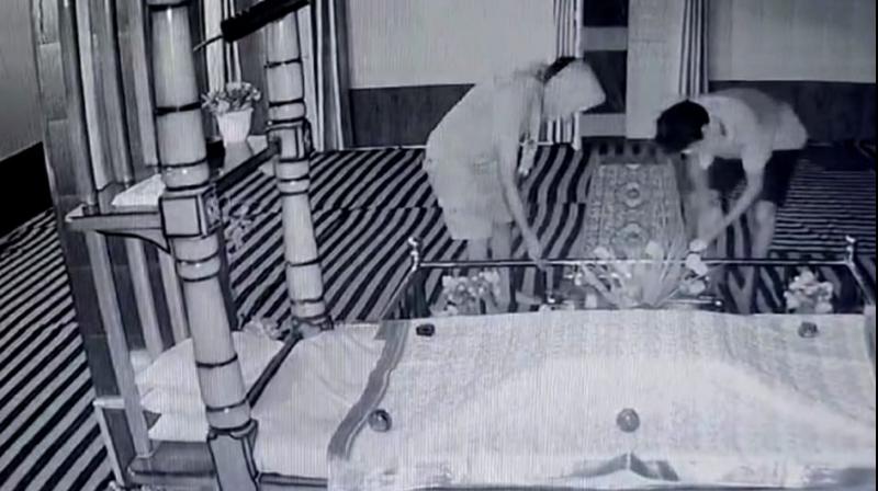 ਸੀਸੀਟੀਵੀ ਕੈਮਰੇ ’ਚ ਚੋਰਾਂ ਦੀ ਕੈਂਦ ਹੋਈ ਤਸਵੀਰ 