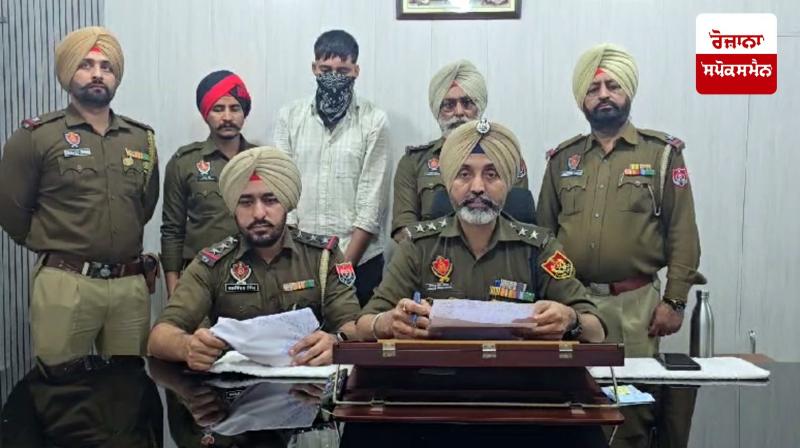 ਪੁਲਿਸ ਅਧਿਕਾਰੀ ਮੁਲਜ਼ਮ ਬਲਜਿੰਦਰ ਸਿੰਘ ਬਾਰੇ ਜਾਣਕਾਰੀ ਦਿੰਦੇ ਹੋਏ 
