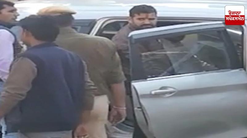 Attack on raiding ACB team: Attempt to rescue bribe-taking doctor and broker in Bharatpur; The police took care of the front