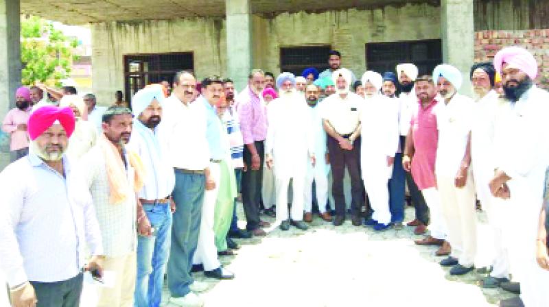 Congress leader Deepinder Dhillon and others