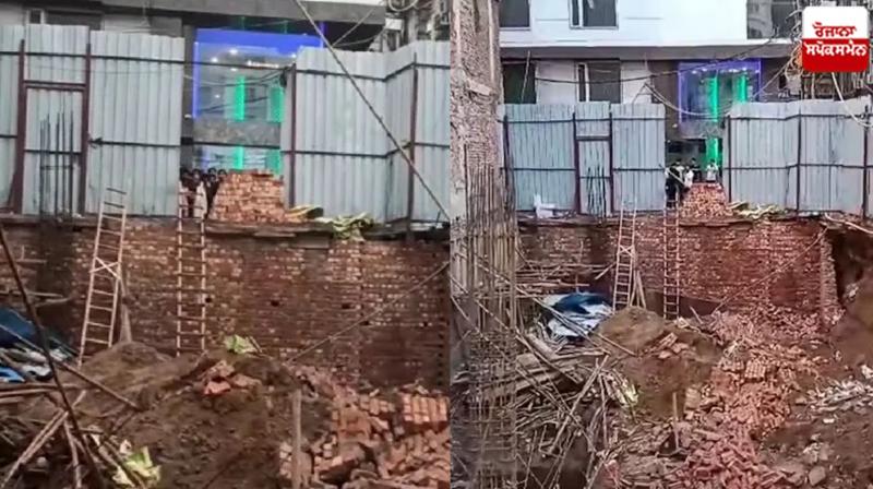 Wall collapses in Paharganj Delhi News