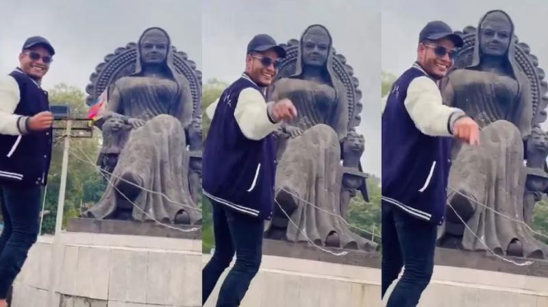 The case of obscene dance in front of the statue of Gond Rani, the police arrested the suspect