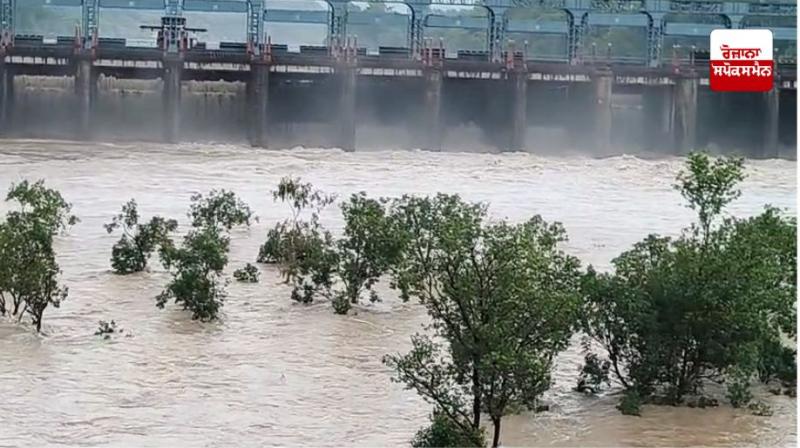 ਭਾਖੜਾ ਡੈਮ ਦੇ ਮੁੜ ਖੋਲ੍ਹੇ ਫਲੱਡ ਗੇਟ, ਸਾਇਰਨ ਵੱਜਣੇ ਹੋਏ ਸ਼ੁਰੂ